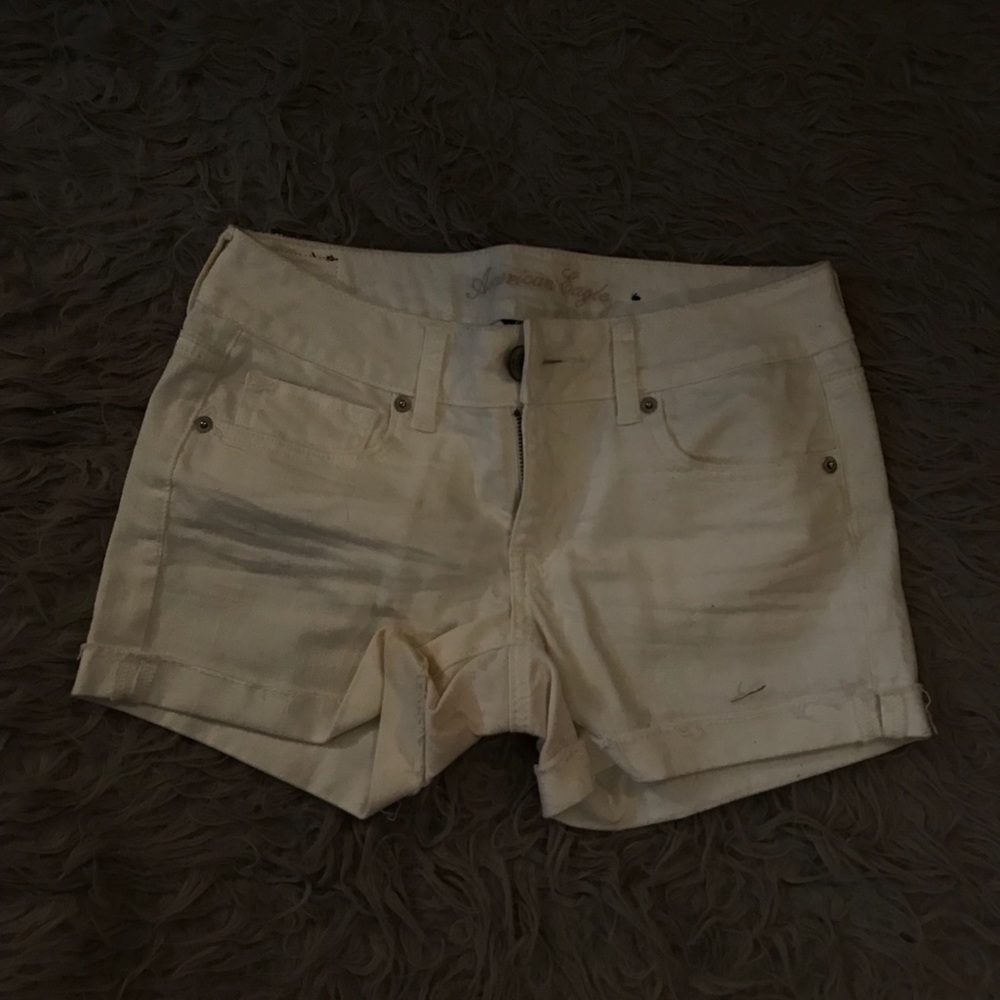 White American Eagle shorts
